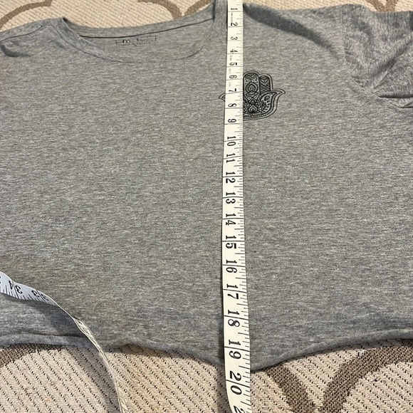 Miken cropped ‘do more of what makes you happy’ raw hem top - Picture 7 of 10